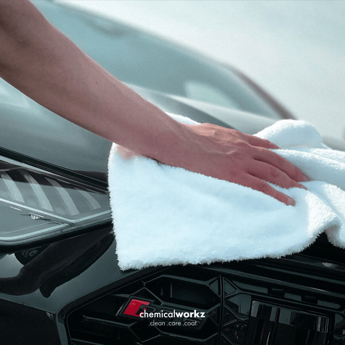 Chemicalworkz Edgeless Soft Touch Towel Bardhë - IČNERP